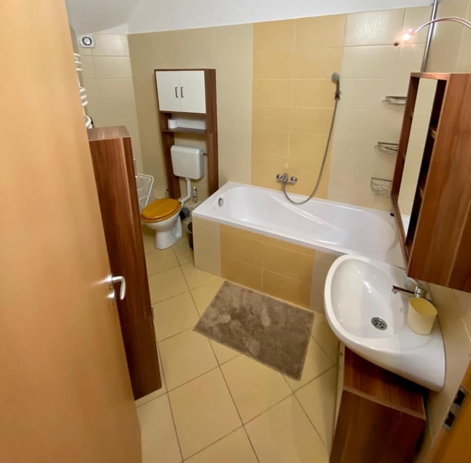 Barand Apartman Eger Zewnętrze zdjęcie